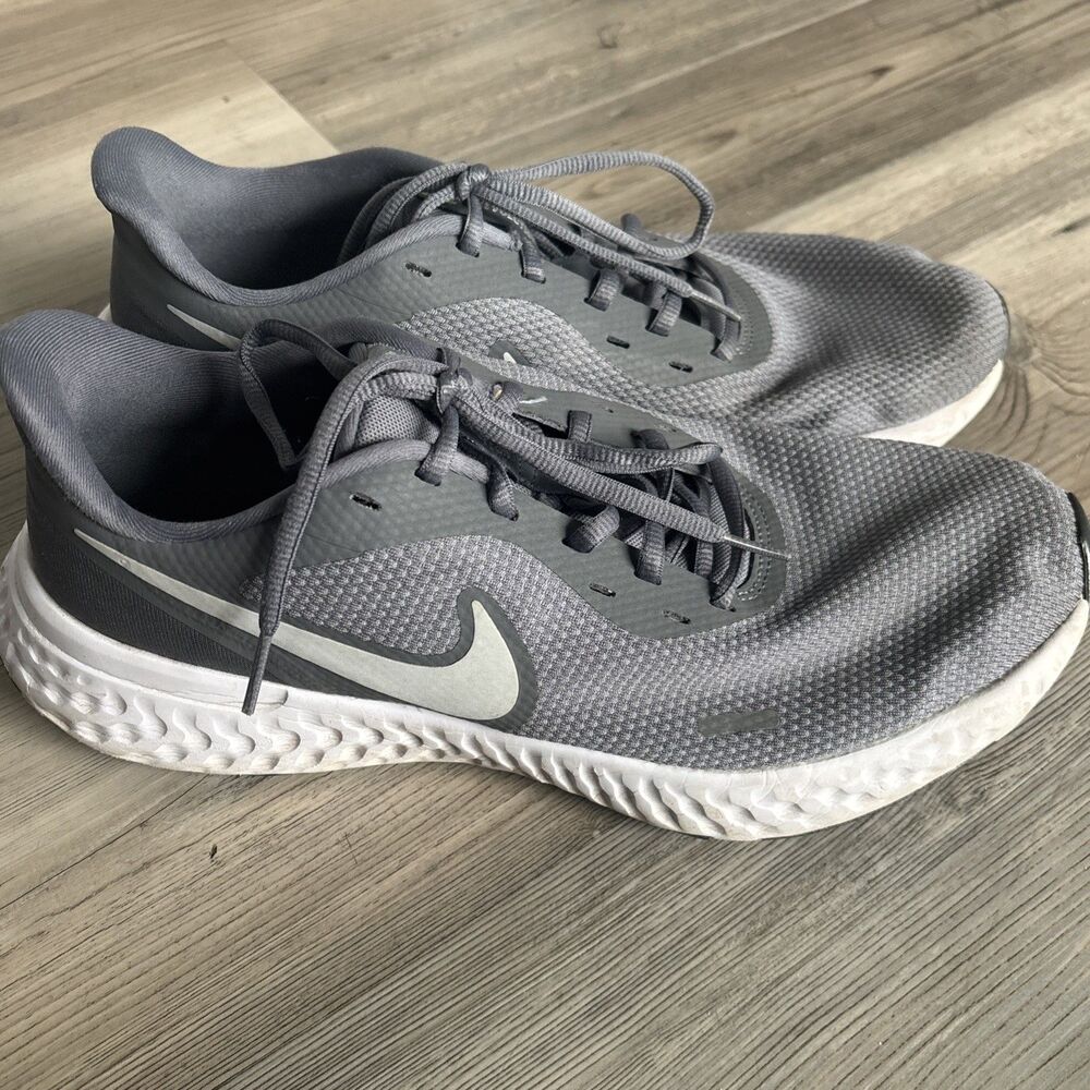 Nike Revolution 5 Cool Grey Mens Athletic Running Sneaker Size 11